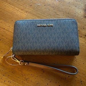NWT MICHAEL KORS JST Wristlet/Wallet Brown